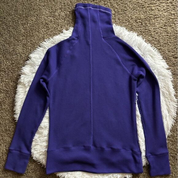 Under Armour Thermal Top Purple Womens Size Medium - Picture 2 of 7